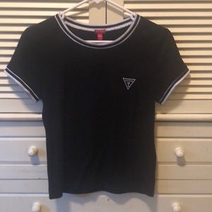 A guess black tee shirt